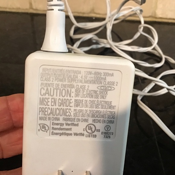 Lemax White 4.5V 3-Output Expansion Adaptor - Picture 2 of 3